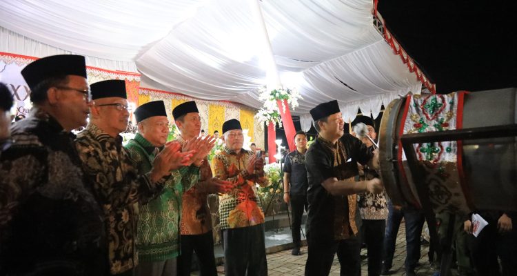 Didampingi Pj Wali Kota, Wakil Gubernur Sulawesi Utara, Steven. O. E. Kandouw Membuka Secara Resmi MTQ XXX Tingkat Provinsi Sulawesi Utara Tahun 2024 di Kota Kotamobagu, di Alun-alun Boki Hotinimbang Kotamobagu, Senin (10/06/2024). Foto: Nindy Pobela/bolmong.news