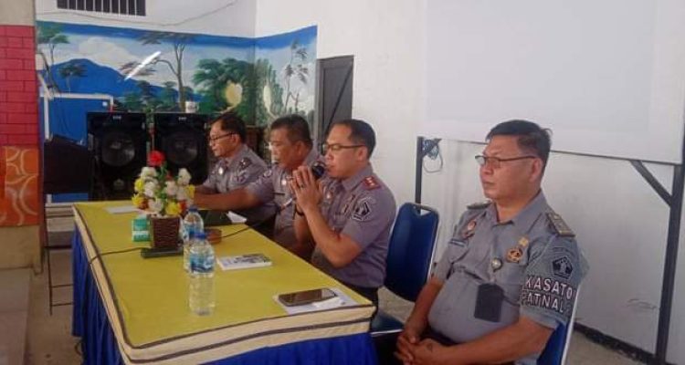 Rapat dinas dan evaluasi yang dipimpin langsung Aris Supriyadi, dilaksanakan di Aula Pertemuan, sekira pukul 08.00 Wita, Senin 3 Juni 2024. (Foto.Ilham/Rutan Kotamobagu)