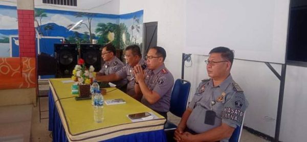 Rapat dinas dan evaluasi yang dipimpin langsung Aris Supriyadi, dilaksanakan di Aula Pertemuan, sekira pukul 08.00 Wita, Senin 3 Juni 2024. (Foto.Ilham/Rutan Kotamobagu)