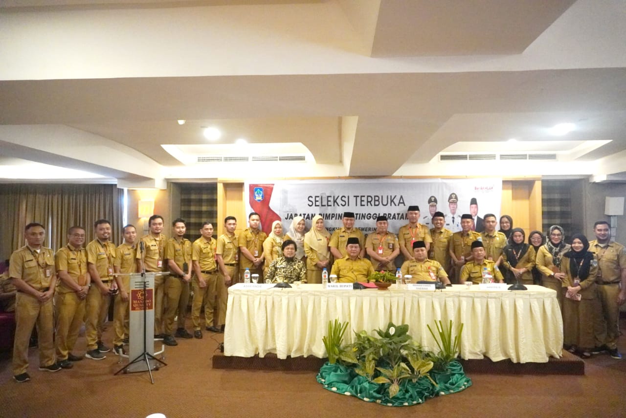 Wakil Bupati Bolsel Deddy Abdul Hamid bersama jajaran pejabat eselon II dan eselon III, bertempat di Hotel Quality Manado, Selasa (11/6/2024) dalam pembukaan kegiatan seleksi JPT Pratama.