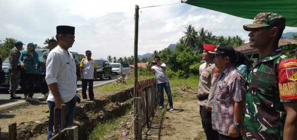 Tiba di Desa Domisil, Kecamatan Sangtombolang, dr Jusnan Calamento Mokoginta MARS dijemput unsur Forkopimca, Jumat 31 Mei 2024. (Foto.Wahyudy Paputungan/bolmong.news)