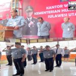 Plh Kepala Kanwil Kemenkumham Sulut John Batara saat memberikan arahan di apel bersama dengan seluruh jajaran wilayah Kemenkumham Sulut, Senin 10 Juni 2024. (Foto.Ilham/Rutan Kotamobagu)