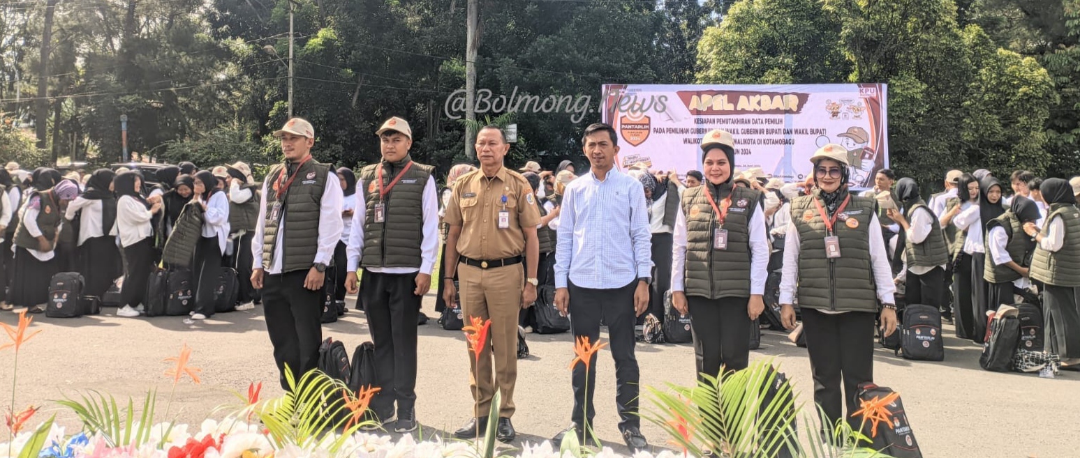 Asisten 1 Pemkot Kotamobagu, Nasli Paputungan, menghadiri apel akbar tahapan pelaksanaan Coklit Pilkada Tahun 2024 sekaligus pelantikan dan pengambilan sumpah petugas pemutakhiran data pemilih (Pantarlih) yang digelar di halaman Kantor KPU Kota Kotamobagu, Senin (24/06/2024). Foto: Nindi Pobela/Bolmong.news