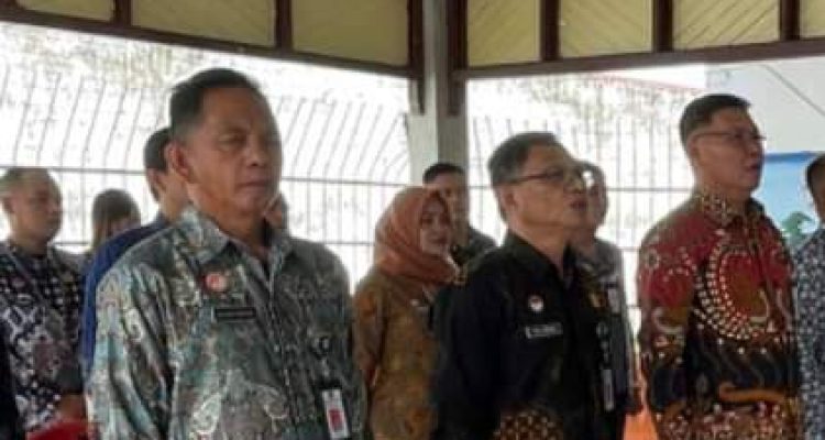 Tampak Jajaran Rutan Kotamobagu saat mengikuti acara deklarasi tolak dan perangi Judi Online secara virtual dari Aula Utama Rutan Kotamobagu, pada Jumat 12 Juli 2024.(foto.Ilham/Rutan Kotamobagu)