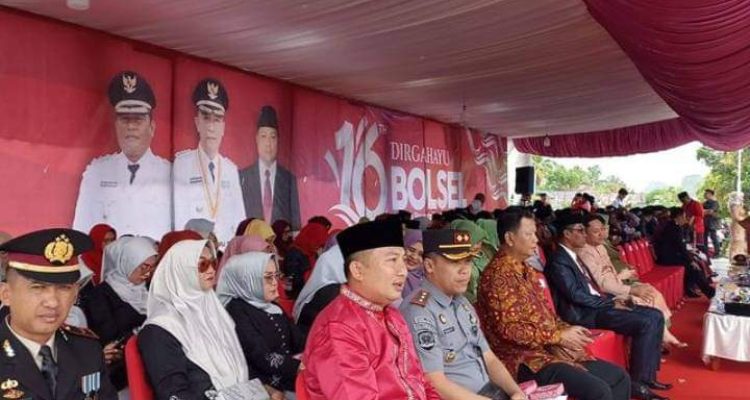 Karutan Kotamobagu Aris Supriyadi saat mengikuti upacara peringatan HUT Kabupaten Bolsel ke 16 tahun yang dilaksanakan di Alun - alun Molibagu, Senin 22 Juli 2024.(foto.Rutan Kotamobagu)