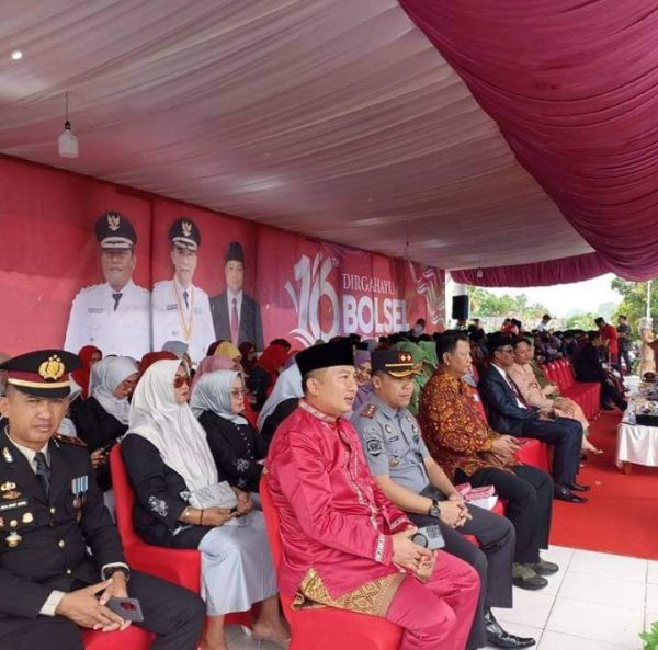 Karutan Kotamobagu Aris Supriyadi saat mengikuti upacara peringatan HUT Kabupaten Bolsel ke 16 tahun yang dilaksanakan di Alun - alun Molibagu, Senin 22 Juli 2024.(foto.Rutan Kotamobagu)