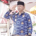 Pj Bupati Bolmong dr Jusnan Calamento Mokoginta, pimpin upacara bendera, di Lapangan Apel Kantor Bupati Bolmong, Lolak, Kabupaten Bolaang Mongondow, Selasa 23 Juli 2024. (Foto.Ist/Diskominfo Bolmong)