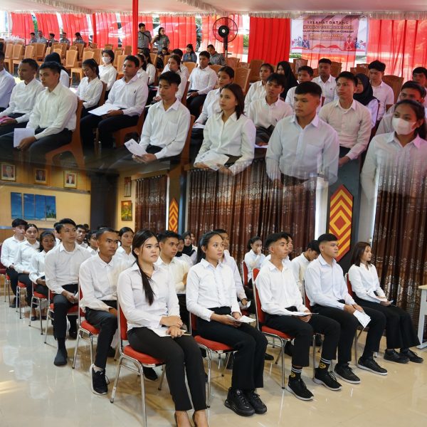 Tampak Calon Taruna-Taruni Poltekim dan Poltekip saat bersiap mengikuti SKD di Kantor Regional XI Badan Kepegawaian Negara (BKN) Manado, Senin 22 Juli 2024. (foto.Rutan Kotamobagu)