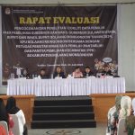 KPU Bolmong gelar rapat evaluasi Petugas Pantarlih se Bolmong, yang dipusatkan di Gedung Yadika Convention Hall, Kopandakan II, Kabupaten Bolaang Mongondow, Selasa 23 Juli 2024, siang. (Foto.Wahyudy Paputungan/bolmong.news)