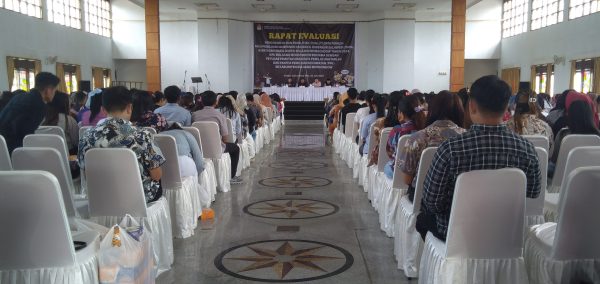 KPU Bolmong gelar rapat evaluasi bersama Petugas Pantarlih dan PPK se Bolaang Mongondow, di Gedung Yadika Convention Hall, Kopandakan II, Kecamatan Lolayan, Selasa 23 Juli 2024. (Foto.Wahyudy Paputungan/bolmong.news)