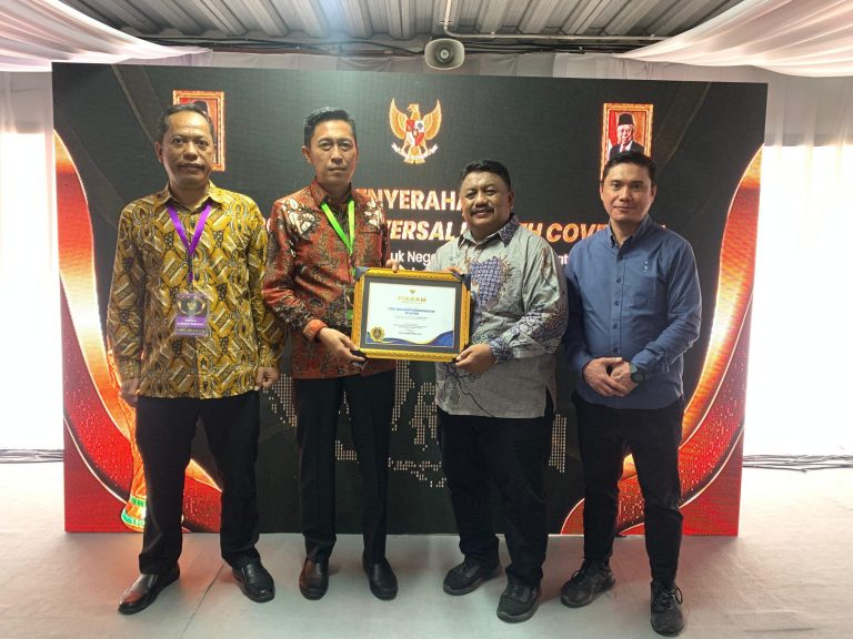 Pemkab Bolsel Raih Penghargaan UHC Awards 2024. Foto: Wawan Dentaw/bolmong.news