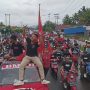 Ribuan massa pendukung NK-STA saat melakukan konvoi usai pendaftaran di KPU Kota Kotamobagu, Kamis (29/8/2024). Foto: Erwin Ch Makalunsenge/bolmong.news