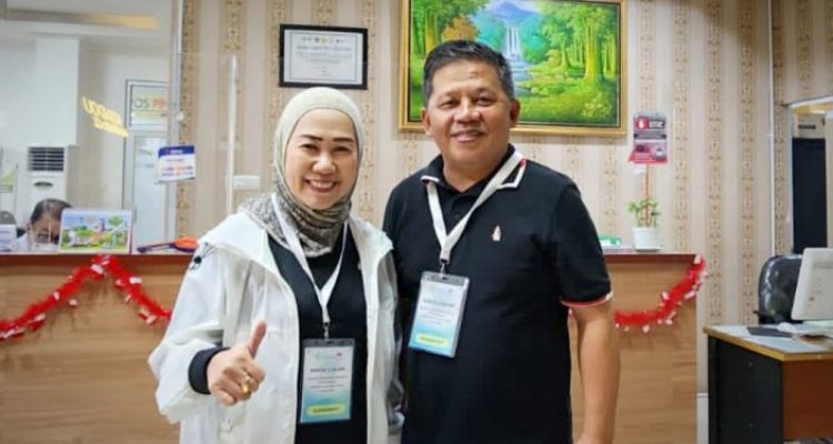 Nayodo Koerniawan bersama Sri Tanti Angkara saat menjalani pemeriksaan kesehatan dalam rangka kesiapan mengikuti Pilkada Serentak Tahun 2024. Foto: dok/Bolmong.news