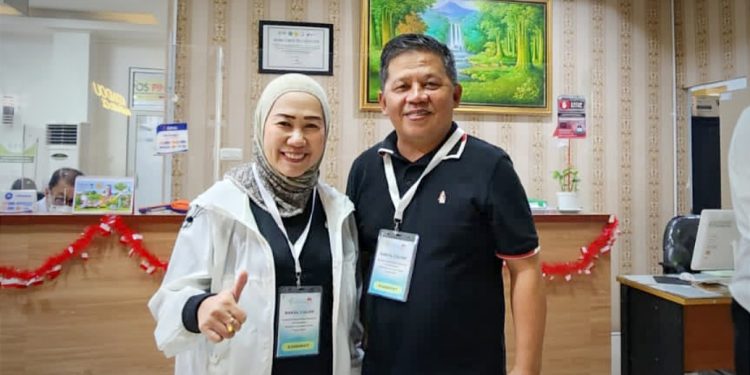 Nayodo Koerniawan bersama Sri Tanti Angkara saat menjalani pemeriksaan kesehatan dalam rangka kesiapan mengikuti Pilkada Serentak Tahun 2024. Foto: dok/Bolmong.news