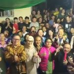 Tampak Pasangan Calon Wali Kota dan Wakil Wali Kota Kotamobagu, Nayodo Koerniawan-Sri Tanti Angkara (NKSTA), Sekjen DPP Hanura, Benny, Rhamdani, Ketua DPC Hanura Kotamobagu, Agus Suprijanta dan Sekretaris DPC PDIP Kotamobagu, Royke Kasenda saat bersama ratusan warga Kelurahan Tumubui, Kecamatan Kotamobagu Timur, Senin (9/9/2024). Foto: dok/Tim NK-STA.