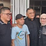 Tampak Pasangan Calon Wali Kota Kotamobagu dan Calon Wakil Wali Kota Kotamobagu, Nayodo Koerniawan-Sri Tanti Angkara (NK-STA) bersama Sekjen DPP Partai Hanura Benny Rhamdani bersama warga Kotamobagu. Foto: dok/Tim NK-STA