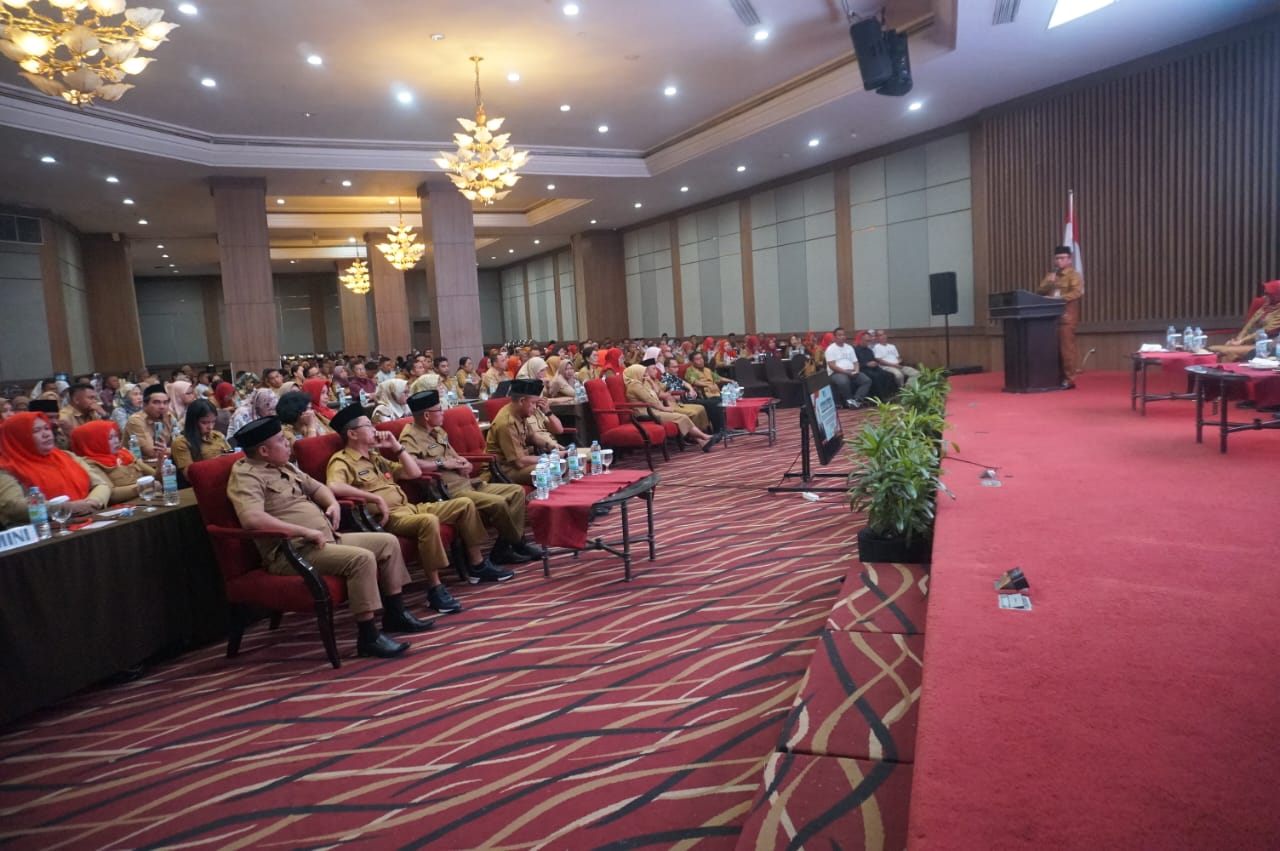 Pj Bupati Bolsel Buka Bimtek TPPK Kurikulum Merdeka. Foto: Wawan Dentaw/Bolmong.news