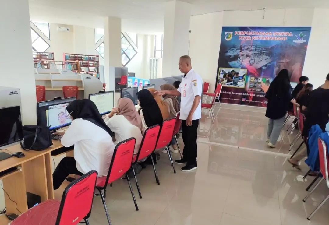 Dukungan Fasilitas Digital, Perpustakaan Kotamobagu Jadi Pilihan Utama Pelajar. Foto: Nindy Pobela/bolmong.news