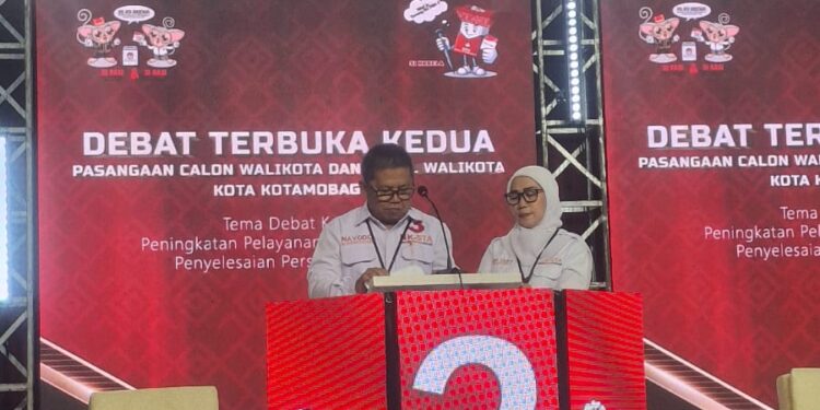 Pasangan calon NKSTA saat mengikuti debat kandidat di hotel Sutan Raja Kotamobagu, Sabtu (2/11/2024). Foto: bolmong.news