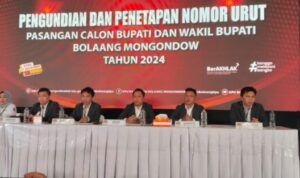 KPU Bolmong gelar pengundian nomor urut paslon Pilkada Bolmong 2024, Gedung Convention Hall Yadika, Kopandakan II, Kecamatan Lolayan, Kabupaten Bolaang Mongondow (Bolmong), Senin 23 September 2024, siang.(foto.yudi/bolmong.news)