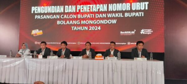 KPU Bolmong gelar pengundian nomor urut paslon Pilkada Bolmong 2024, Gedung Convention Hall Yadika, Kopandakan II, Kecamatan Lolayan, Kabupaten Bolaang Mongondow (Bolmong), Senin 23 September 2024, siang.(foto.yudi/bolmong.news)