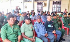 Guna memastikan kesiapan pengamanan jelang Pilkada Serentak 2024, Pemerintah Kecamatan Kotamobagu Selatan menggelar pertemuan khusus dengan anggota Perlindungan Masyarakat (Linmas), Kamis (7/11/2034). Foto: Nindy Pobela/bolmong.news