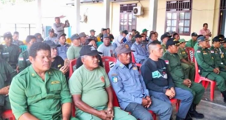 Guna memastikan kesiapan pengamanan jelang Pilkada Serentak 2024, Pemerintah Kecamatan Kotamobagu Selatan menggelar pertemuan khusus dengan anggota Perlindungan Masyarakat (Linmas), Kamis (7/11/2034). Foto: Nindy Pobela/bolmong.news