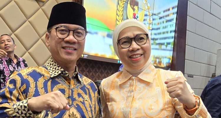 Menteri Desa PDT Yandri Susanto bersama Anggota Komisi V DPR RI, Yasti Soepredjo Mokoagow. Foto: dok/bolmong.news