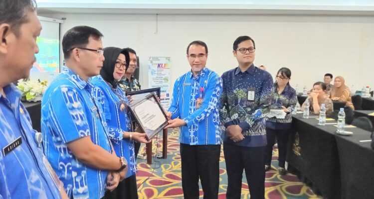 Badan Pengawas Obat dan Makanan (BPOM) Manado menggelar kegiatan monitoring dan evaluasi untuk memperkuat keamanan pangan di Kota Kotamobagu, bertempat di Hotel Sutan Raja, Kamis (7/11/2024). Foto: Nindy Pobela/bolmong.news