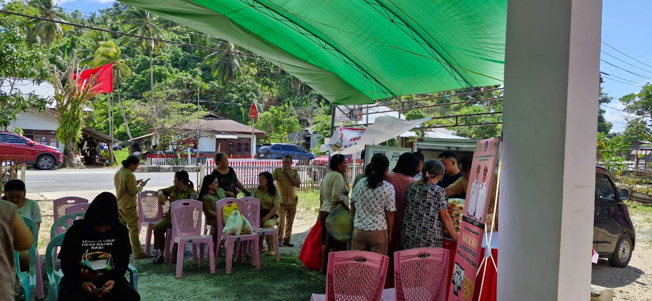 Dinas Ketahanan Pangan (Ketapang) Bolaang Mongondow Selatan (Bolsel) menggelar Gerakan Pangan Murah (GPM) bekerja sama dengan Bulog cabang Bolaang Mongondow. Foto: Wawan Dentaw/bolmong.news