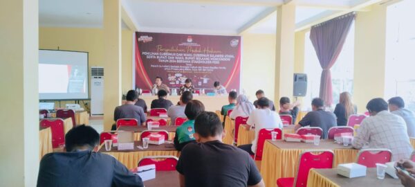 Tampak suasana kegiatan Penyuluhan Produk Hukum Pemilukada 2024, di TCW Cafe Bintang, Kelurahan Mongkonai Barat, Kecamatan Kotamobagu Barat, Kota Kotamobagu, Sabtu 23 November 2024.(foto.yudi/bolmong.news)