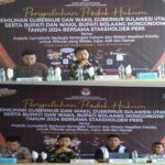 Komisioner KPU Bolmong Yohanes D Tumengkol sat membuka kegiatan sosialisasi Penyuluhan Produk Hukum Pemilukada 2024, di TCW Cafe Bintang, Kelurahan Mongkonai Barat, Kecamatan Kotamobagu Barat, Kota Kotamobagu, Sabtu 23 November 2024.(foto.yudi/bolmong.news)