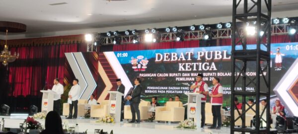 Ketiga Paslon adu ide gagasan di debat terakhir Calon Bupati dan Wakil Bupati Bolmong, di Sutan Raja Hotel Kotamobagu, Senin 18 November 2024. (foto.yudi/bolmong.news)