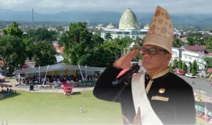 Pj Wali Kota Kotamobagu, Abdullah Mokoginta memimpin upacara peringatan Hari Ulang Tahun (HUT) ke – 115 Kotamobagu, Senin (20/1/2025),  di Alun – alun Boki Hontinimbang, Kotamobagu.