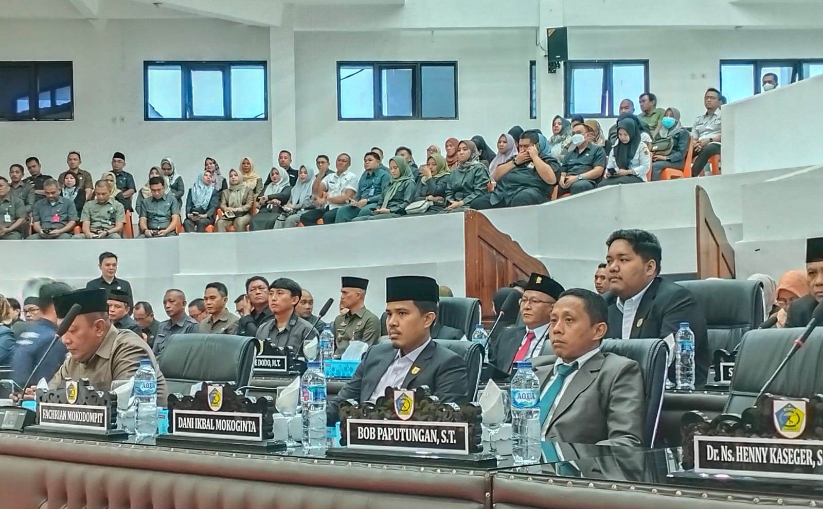 Anggota DPRD Kota Kotamobagu saat menghadiri rapat paripurna DPRD Kota Kotamobagu dalam rangka penyampaian pidato sambutan Wali Kota terpilih Periode Tahun 2025-2030, Rabu (05/03/2025). Foto: ist