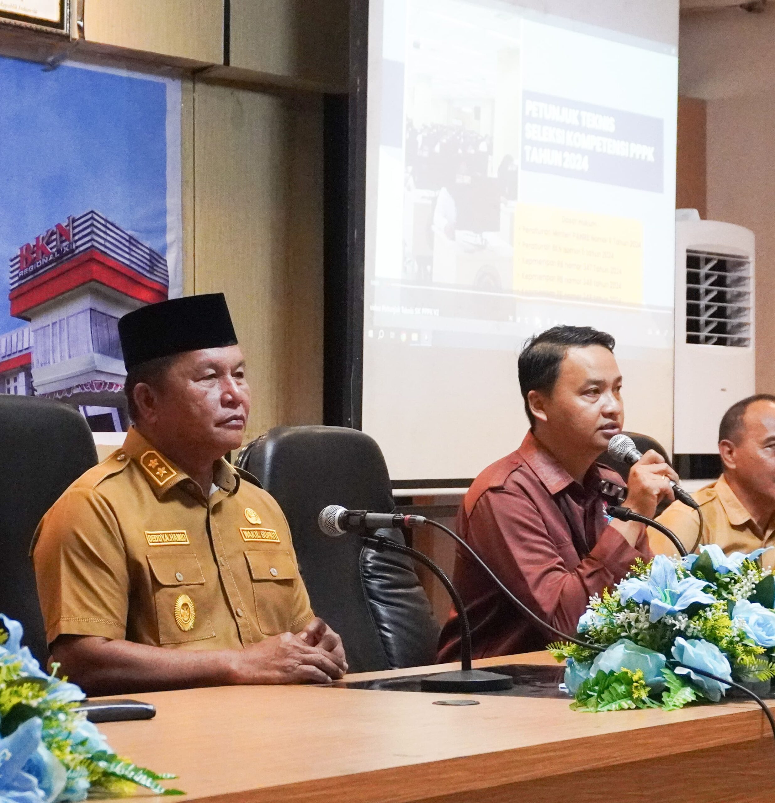 Wakil Bupati Bolsel, Deddy Abdul Hamid memantau langsung pelaksanaan ujian seleksi pegawai pemerintah dengan perjanjian kerja (PPPK) Bolsel, di kantor BKN Manado, Senin (05/05/2025). Foto: Wawan Dentaw/Bolmong.News