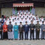 Ketua DPRD Kota Kotamobagu, Adrianus Mokoginta bersama Wali Kota Kotamobagu dr Wenny Gaib dan Wakil Wali Kota Kotamobagu, Rendy V Mangkat, dan unsur Forkopimda saat menghadiri upacara Hari Lahir Pancasila dan Hari Kebangkitan Nasional ke-117 di Alun-alun Boki Hontinimbang, Senin (2/6/2025). Foto: Dok