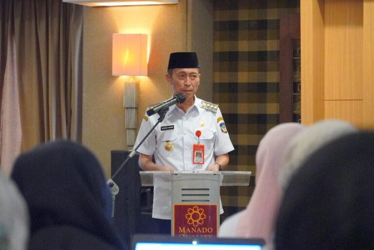 Bupati Bolsel, Iskandar Kamaru saat memberikan sambutan pada Pelatihan Gizi dalam Situasi Bencana yang berlangsung di Hotel Quality Manado, Rabu, (23/7/2025). Foto: Wawan Dentaw/Bolmong.news