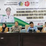 Suasana FGD penyusunan dokumen Rencana Induk dan Peta Jalan Pemanfaatan Ilmu Pengetahuan dan Teknologi di Daerah (RIPJ-PID) tahun 2025–2029, di Aula Bappelitbangda Kotamobagu, Jumat 7 November 2025. (foto.dok/Diskominfo Kotamobagu)