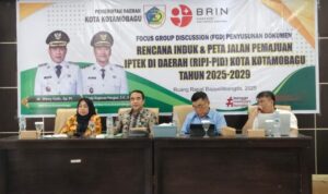 Suasana FGD penyusunan dokumen Rencana Induk dan Peta Jalan Pemanfaatan Ilmu Pengetahuan dan Teknologi di Daerah (RIPJ-PID) tahun 2025–2029, di Aula Bappelitbangda Kotamobagu, Jumat 7 November 2025. (foto.dok/Diskominfo Kotamobagu)