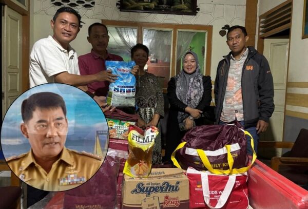 Pemprov Sulut melalui Dinsos Sulawesi Utara, saat menyerahkan bantuan langsung Gubernur Sulut YSK kepada korban kebakaran beberapa waktu lalu di Kelurahan Kotobangon, Kecamatan Kotamobagu Timur, Kota Kotamobagu, Jumat 21 November 2025, malm. (foto.ist/dok.Diskominfo Kotamobagu)