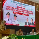 Kepala Dinas Pendidikan dan Kebudayaan Bolsel, Rante Hattani, saat memberikan sambutan pada kegiatan Bimtek Penguatan Kapasitas Operator dan Pengelolaan Data Dapodik untuk jenjang SD dan SMP Tahun 2025, Selasa (2/12/2025). Foto: Wawan Dentaw/bolmong.news Kepala Dinas Pendidikan dan Kebudayaan Bolsel, Rante Hattani, saat memberikan sambutan pada kegiatan Bimtek Penguatan Kapasitas Operator dan Pengelolaan Data Dapodik untuk jenjang SD dan SMP Tahun 2025, Selasa (2/12/2025). Foto: Wawan Dentaw/bolmong.news