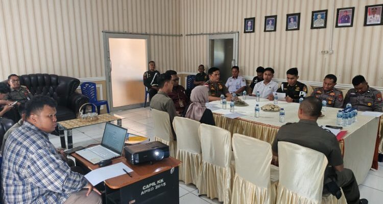 Suasana gelar perkara bersama Kepolisian, Kejaksaan dan Pengadilan terkait proses penyidikan atas penyitaan belasan ribu botol minuman beralkohol atau minol ilegal hasil operasi Satpol PP Kotamobagu. (foto.dok/Satpol PP Kotamobagu)