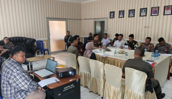 Suasana gelar perkara bersama Kepolisian, Kejaksaan dan Pengadilan terkait proses penyidikan atas penyitaan belasan ribu botol minuman beralkohol atau minol ilegal hasil operasi Satpol PP Kotamobagu. (foto.dok/Satpol PP Kotamobagu)