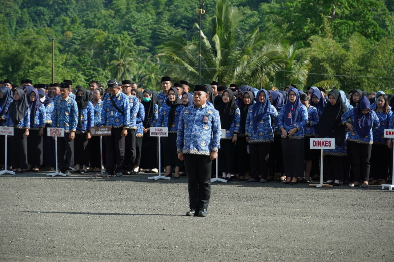 Pemerintah Kabupaten Bolaang Mongondow Selatan (Bolsel) menggelar Apel Peringatan Hari Ulang Tahun (HUT) ke-54 Korps Pegawai Republik Indonesia (Korpri) di Lapangan Apel Kawasan Perkantoran Panango, Kecamatan Bolaang Uki, Senin (1/12/2025). Foto: Wawan Dentaw/bolmong.news