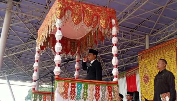 Wali Kota Kotamobagu Weny Gaib, Irup Hari Pahlawan 10 November 2025, di Lapangan Boki Hotinimbang. (foto.dok/Diskominfo Kotamobagu)