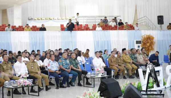 Wali Kota Kotamobagu, Weny Gaib, dan para Kepala Daerah se Sulut, saat menghadiri Rakorev RKPD, di Ruang Mapalus, Kantor Gubernur, Manado, Selasa 25 November 2025. (foto.dok/Diskominfo Kotamobagu)
