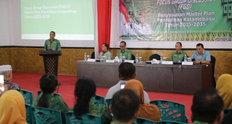 Wali Kota Weny Gaib ketika sambutan di FGD Penyusunan Master Plan Pendidikan, bertempat di Aula Rudis Wali Kota, Kamis 27 November 2025. (foto.dok/Diskominfo Kotamobagu)