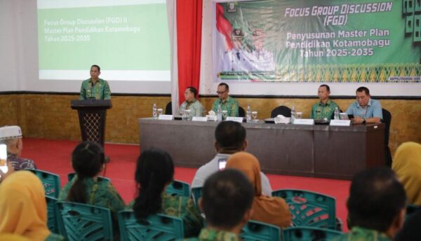 Wali Kota Weny Gaib ketika sambutan di FGD Penyusunan Master Plan Pendidikan, bertempat di Aula Rudis Wali Kota, Kamis 27 November 2025. (foto.dok/Diskominfo Kotamobagu)
