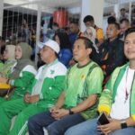 Weny - Rendy turun langsung semnagati para atlet Kotamobagu pada Grand Opening Porprov XII Sulut 2025 yang digelar di Stadion Klabat, Manado, Kamis 20 November 2025. (foto.dok/Diskominfo Kotamobagu)